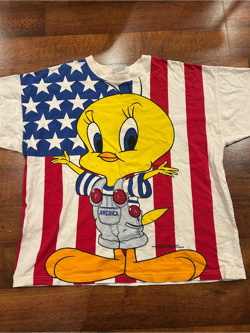 Vintage Looney Tunes Tweety Bird Shirt Mens
XL USA Flag Tee 90’s